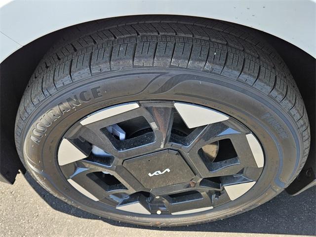 new 2025 Kia Carnival car, priced at $43,830