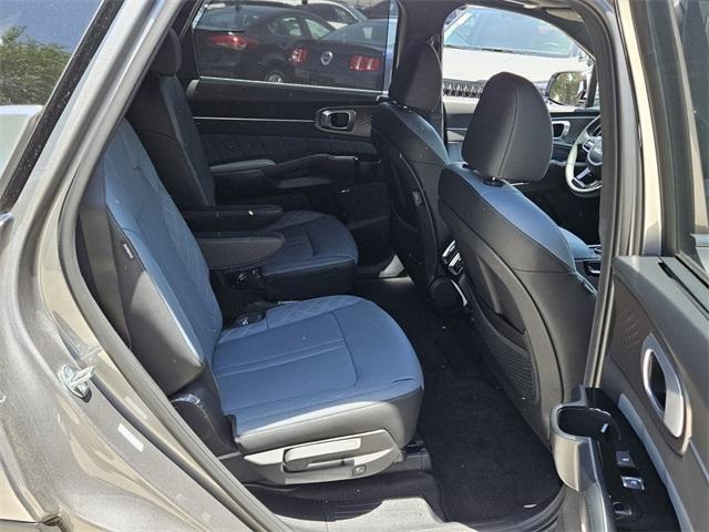 new 2025 Kia Sorento Hybrid car, priced at $49,015