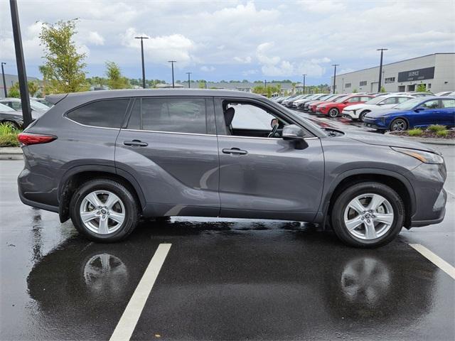 used 2022 Toyota Highlander car, priced at $25,162