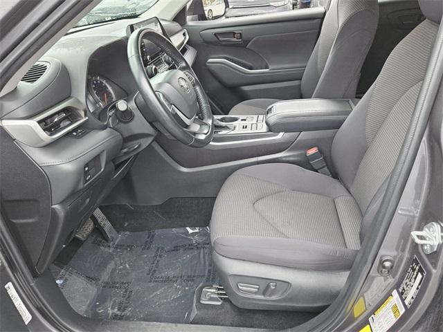 used 2022 Toyota Highlander car, priced at $25,162