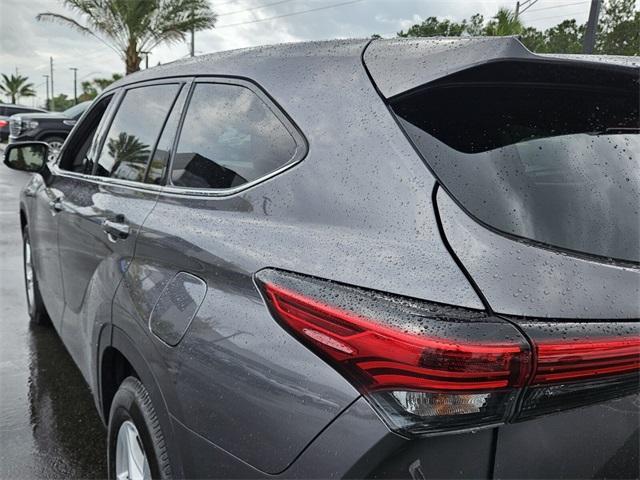 used 2022 Toyota Highlander car, priced at $25,162
