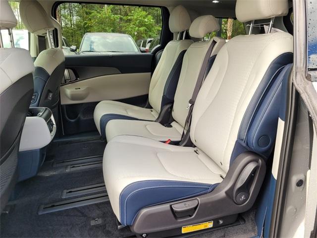 new 2026 Kia Carnival Hybrid car, priced at $55,365