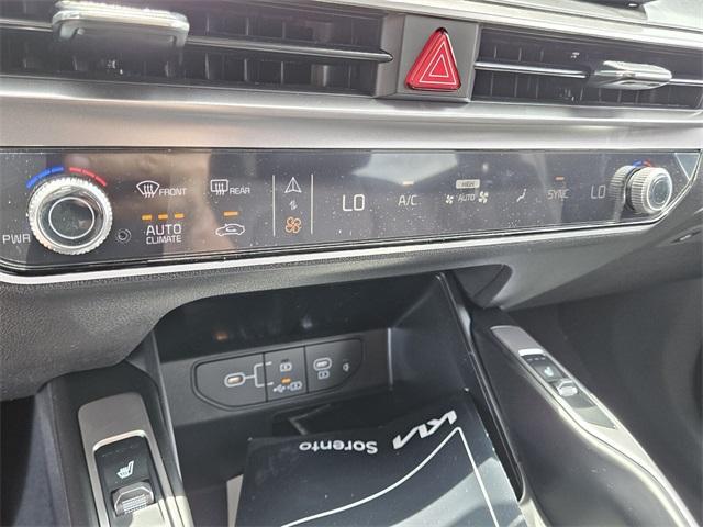 new 2025 Kia Sorento car, priced at $38,300