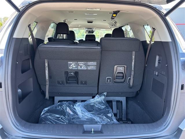 new 2025 Kia Carnival Hybrid car, priced at $45,680