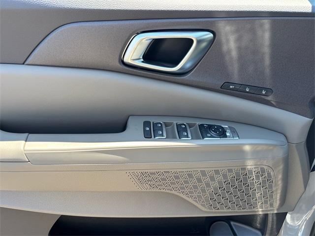 new 2025 Kia Carnival Hybrid car, priced at $45,680
