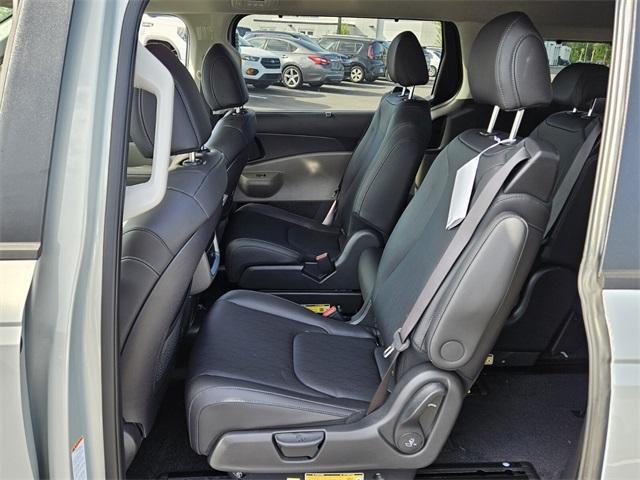new 2025 Kia Carnival car, priced at $43,200