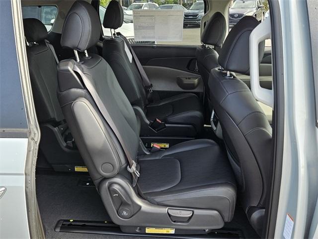 new 2025 Kia Carnival car, priced at $43,200