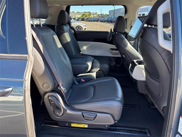 used 2024 Kia Carnival car, priced at $39,891