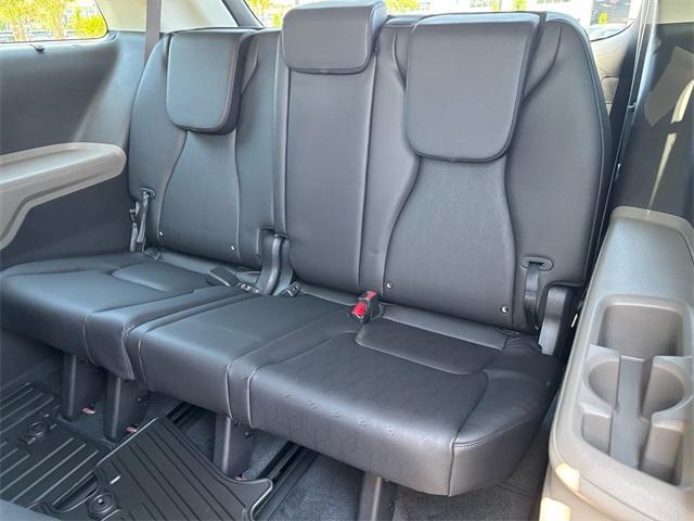 new 2025 Kia Carnival Hybrid car, priced at $50,115