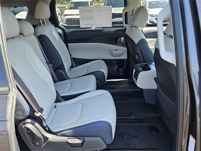 new 2025 Kia Carnival Hybrid car, priced at $54,630