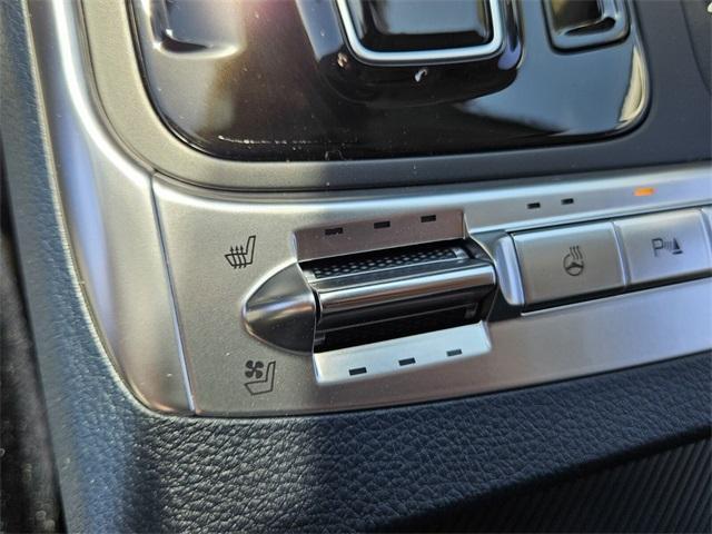 new 2025 Kia Carnival Hybrid car, priced at $54,630