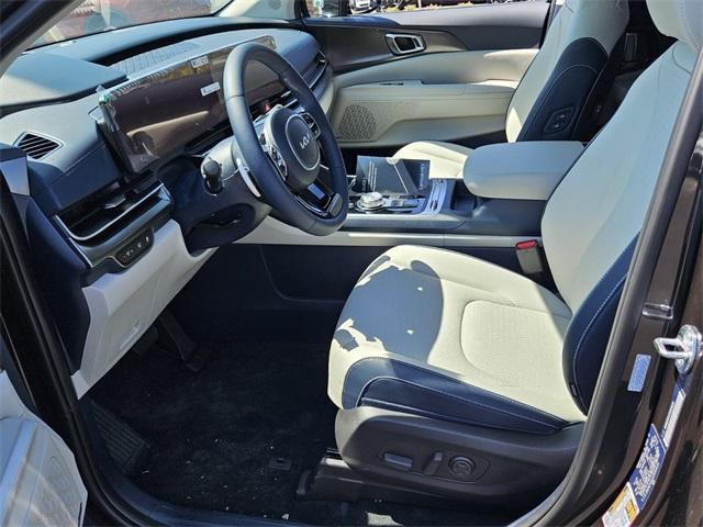 new 2025 Kia Carnival Hybrid car, priced at $54,630