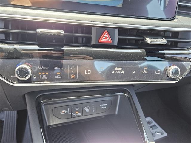 new 2025 Kia K5 car, priced at $32,695