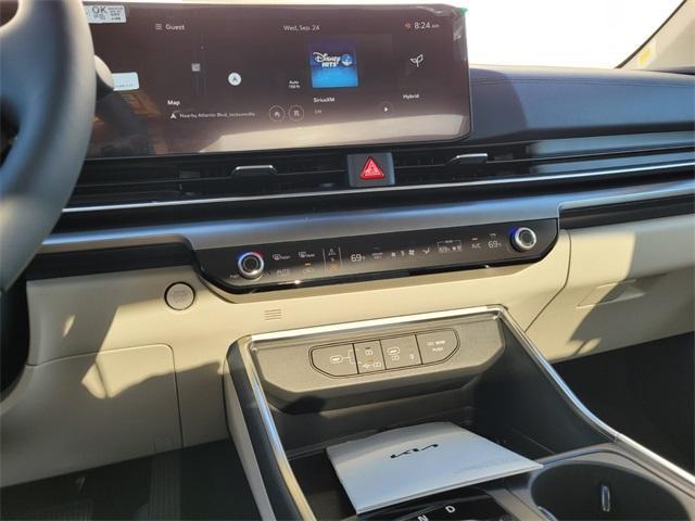 new 2026 Kia Carnival Hybrid car, priced at $55,285