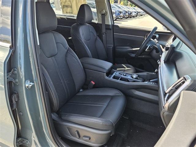 new 2025 Kia Sorento Hybrid car, priced at $42,090