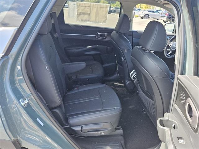 new 2025 Kia Sorento Hybrid car, priced at $42,090