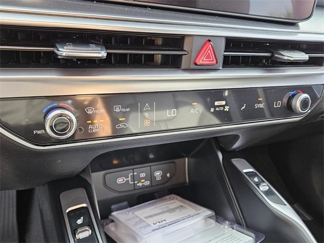 new 2025 Kia Sorento car, priced at $38,325