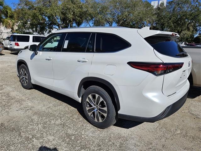 used 2022 Toyota Highlander car, priced at $31,971