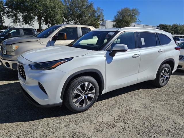 used 2022 Toyota Highlander car, priced at $31,971