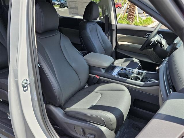 new 2025 Kia Carnival Hybrid car, priced at $45,830