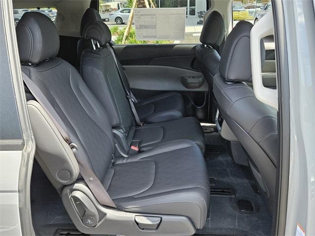 new 2025 Kia Carnival Hybrid car, priced at $45,830