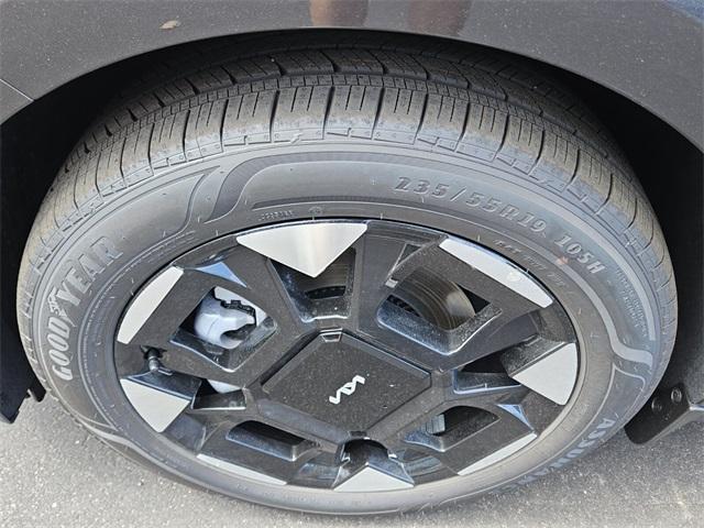new 2025 Kia Carnival car, priced at $43,185