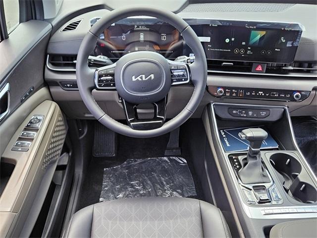 new 2025 Kia Carnival car, priced at $43,185