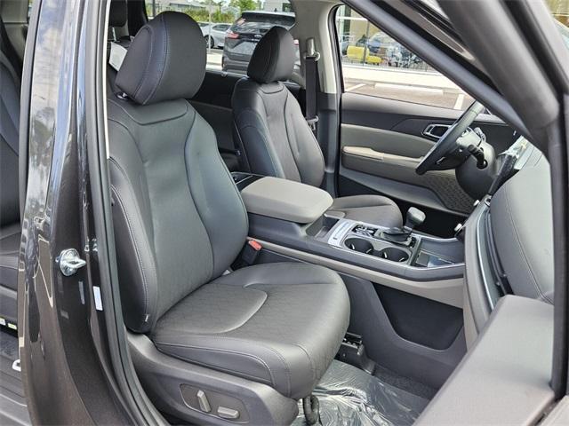 new 2025 Kia Carnival car, priced at $43,185