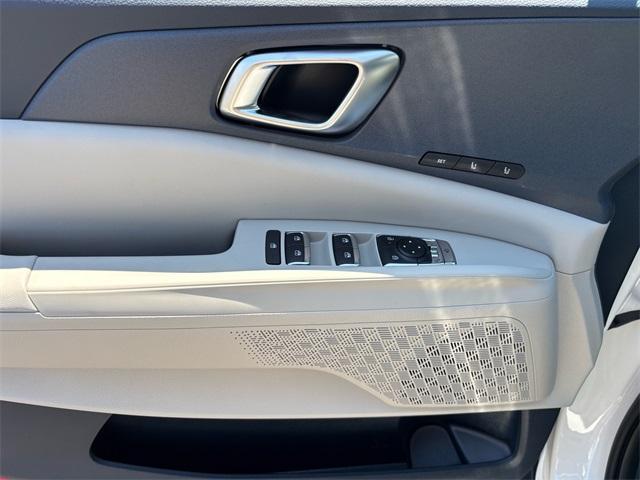 new 2025 Kia Carnival Hybrid car, priced at $45,830