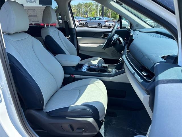 new 2025 Kia Carnival Hybrid car, priced at $45,830
