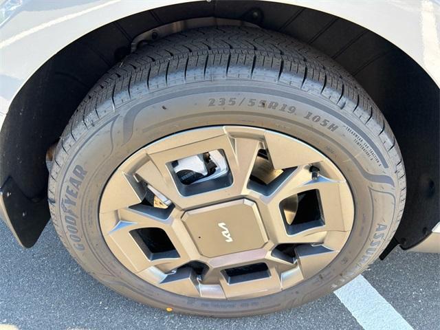 new 2026 Kia Carnival Hybrid car, priced at $46,271