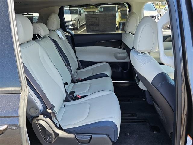 new 2025 Kia Carnival Hybrid car, priced at $51,045
