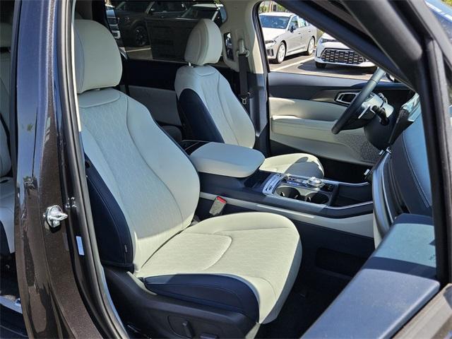 new 2025 Kia Carnival Hybrid car, priced at $51,045