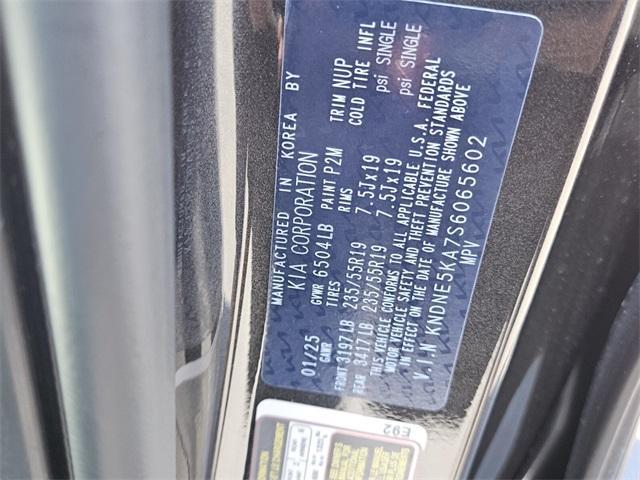 new 2025 Kia Carnival Hybrid car, priced at $51,045