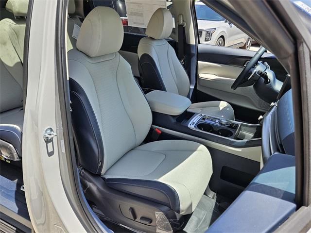 new 2025 Kia Carnival Hybrid car, priced at $55,095