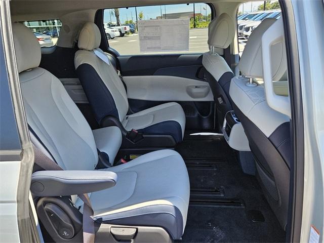 new 2026 Kia Carnival Hybrid car, priced at $43,218