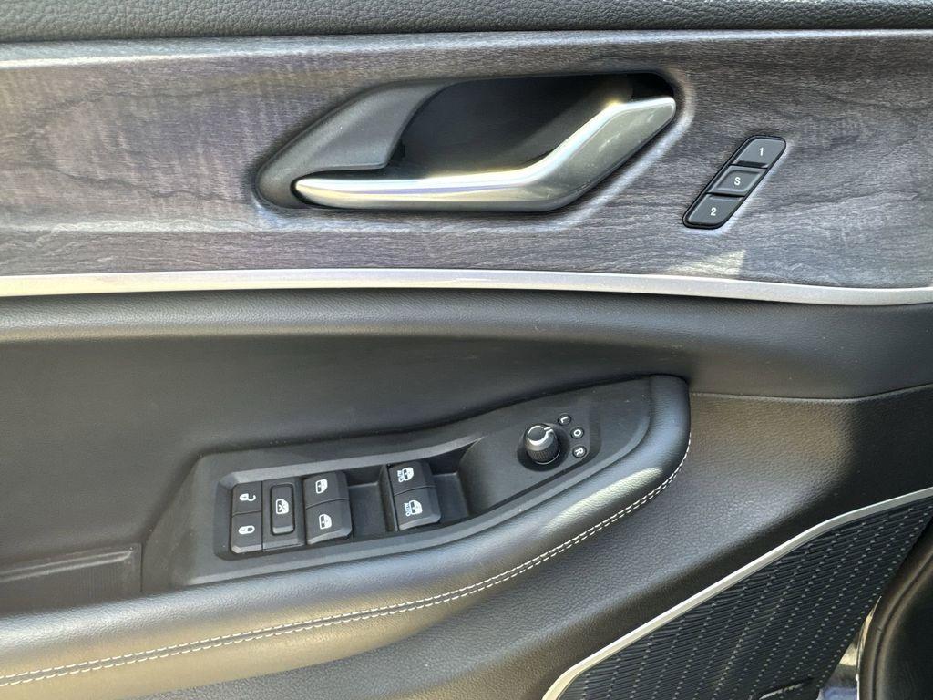 used 2022 Jeep Grand Cherokee car, priced at $29,985