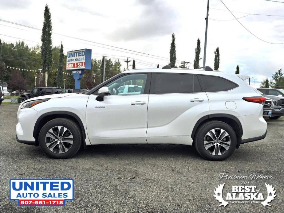 used 2021 Toyota Highlander Hybrid car, priced at $39,995