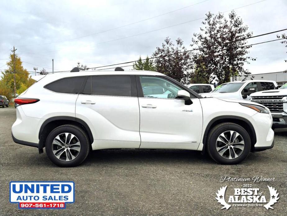 used 2021 Toyota Highlander Hybrid car, priced at $39,995