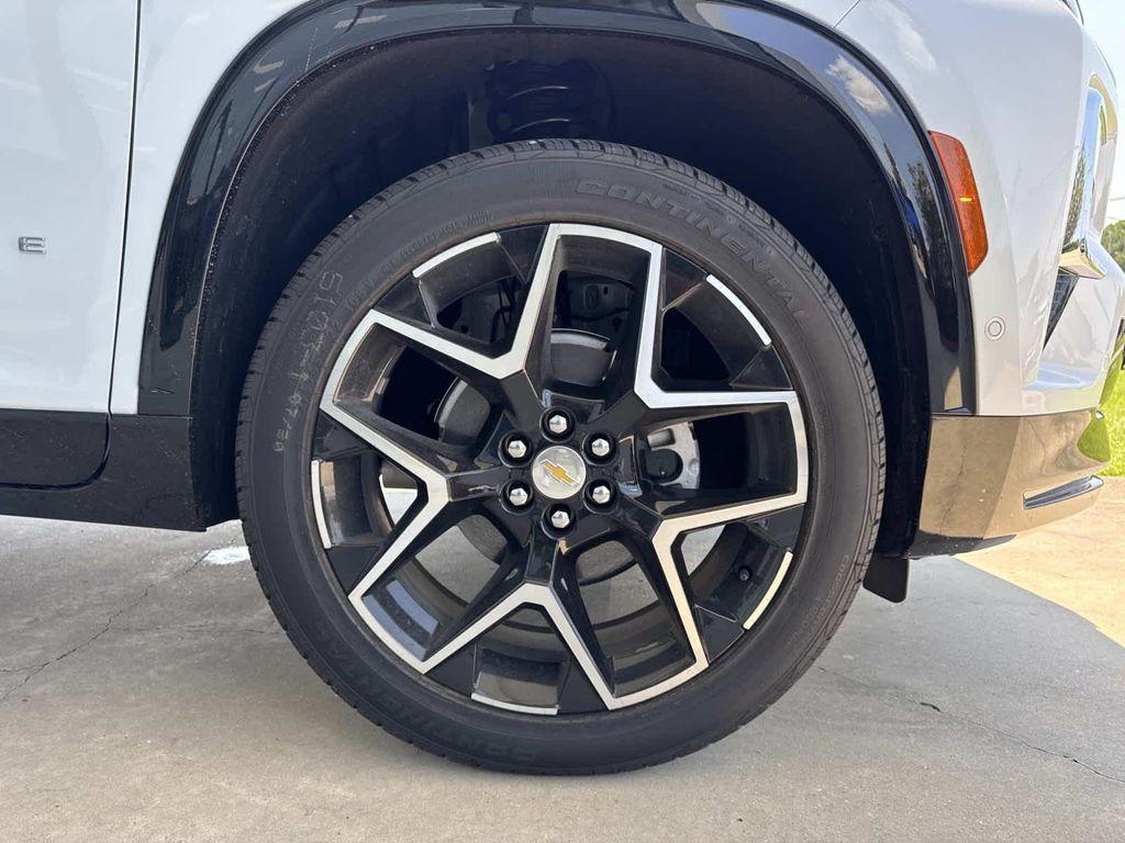 new 2026 Chevrolet Traverse car, priced at $58,415