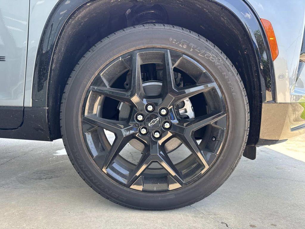 new 2026 Chevrolet Traverse car, priced at $57,295