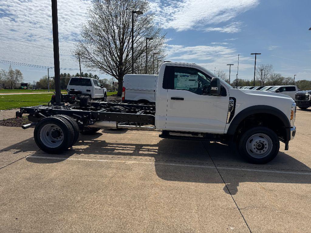 new 2025 Ford F-450 car, priced at $60,598