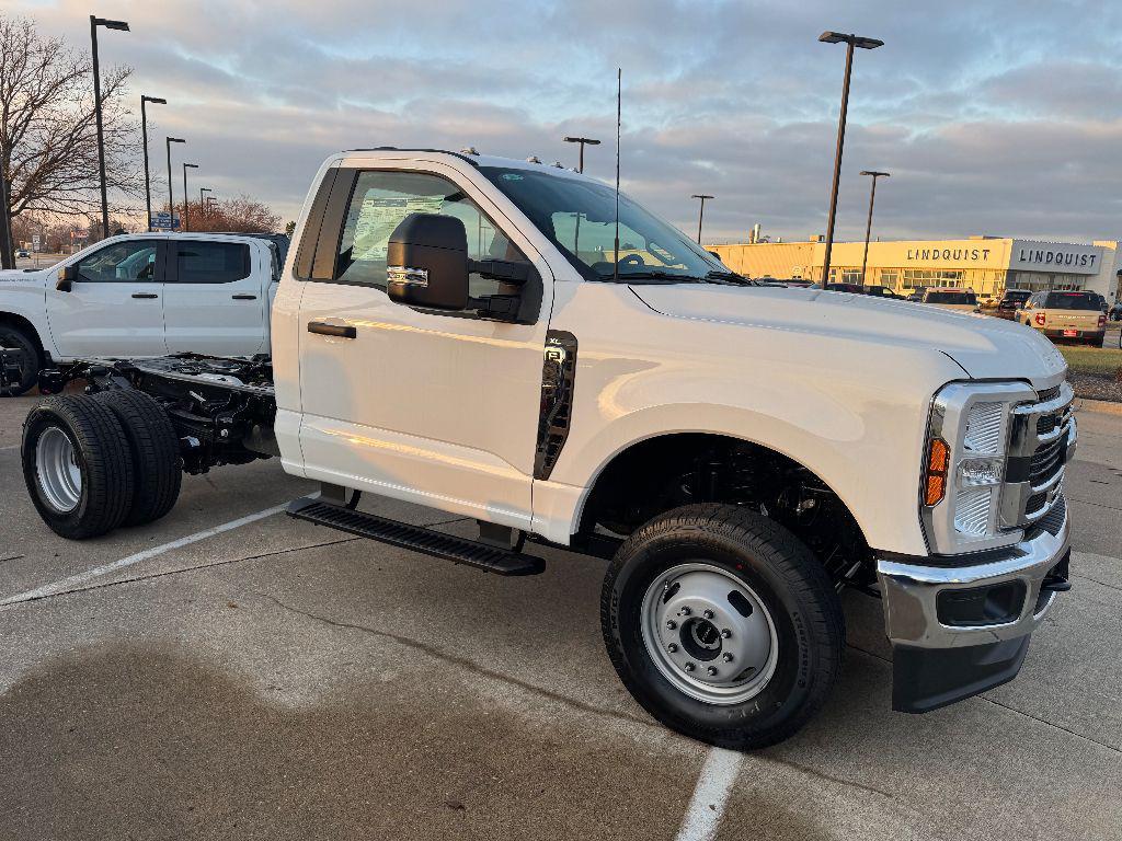 new 2024 Ford F-350 car, priced at $52,988