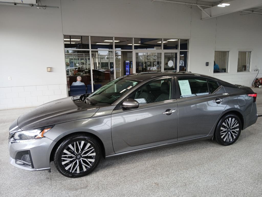 used 2023 Nissan Altima car, priced at $22,912