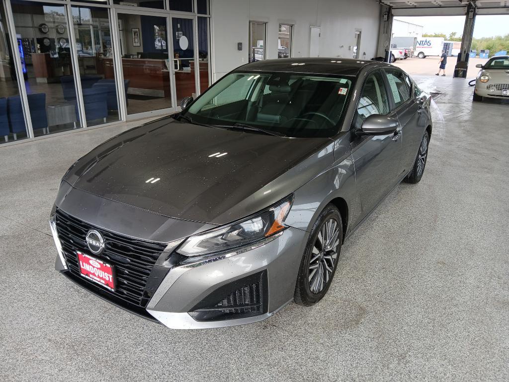 used 2023 Nissan Altima car, priced at $22,912