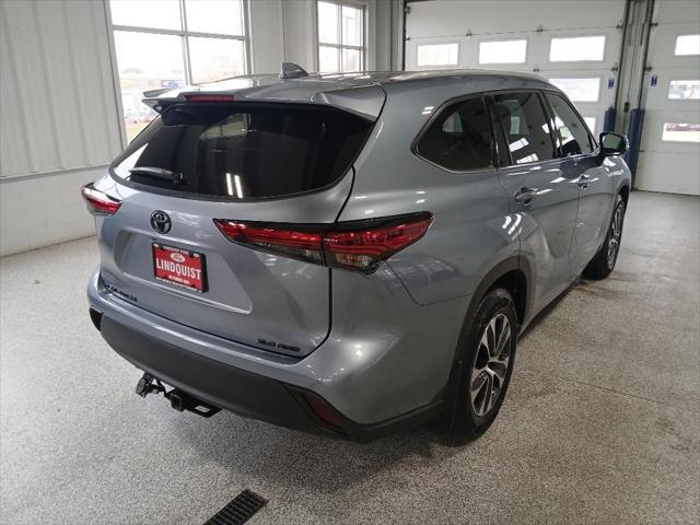 used 2022 Toyota Highlander car, priced at $37,146