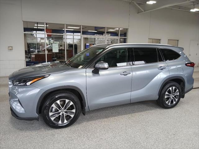 used 2022 Toyota Highlander car, priced at $37,146