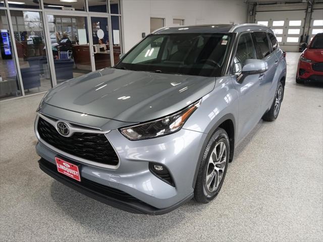 used 2022 Toyota Highlander car, priced at $37,146