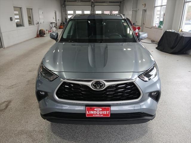 used 2022 Toyota Highlander car, priced at $37,146