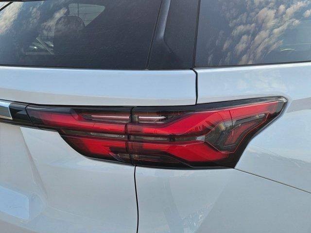 used 2022 Chevrolet Traverse car, priced at $28,200